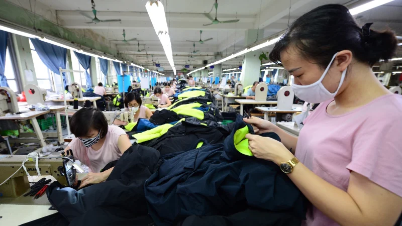 Nhận diện những rủi ro với kinh tế Việt Nam 2025